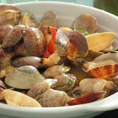 Steamed mussels in broth
