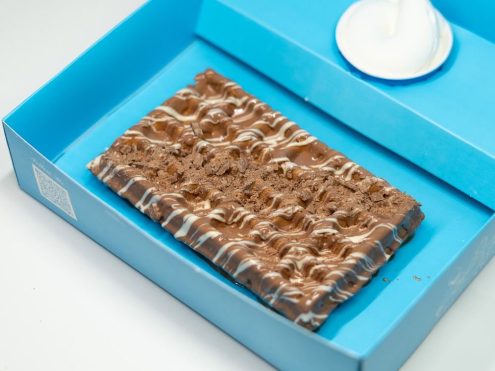 Milk chocolate waffle