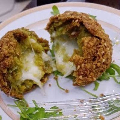 Large Hot Taameya Tablet Stuffed With Nesto Cheese