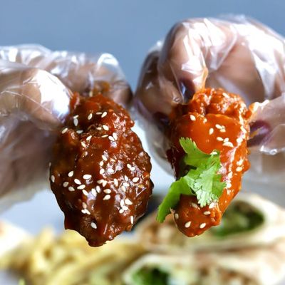 أجنحة دجاج مقلية بدون عظم