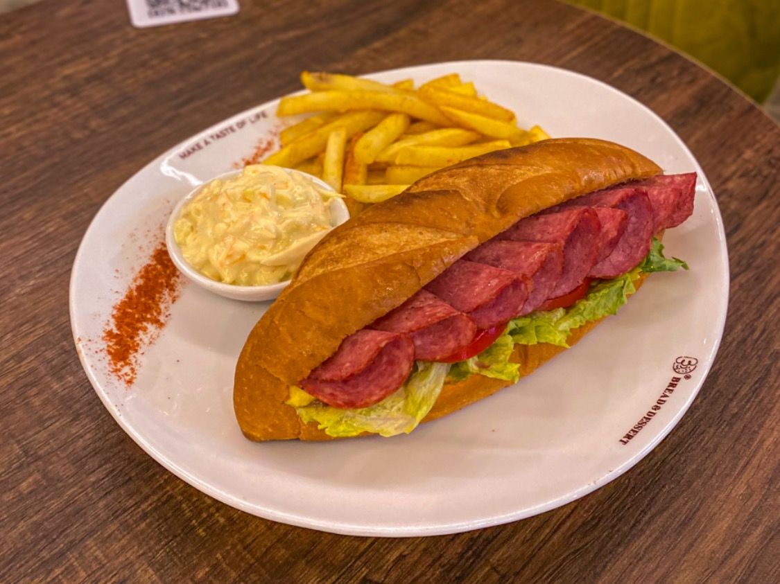 Salami sandwich