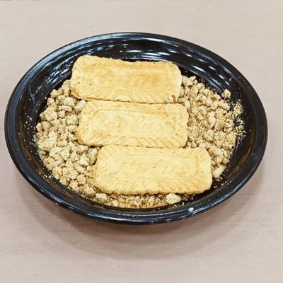 علبة أرز بالحليب مع لوتس