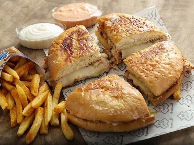 Maria Shawerma With Cheddar and Mozzarella Cheese Sauce Meal