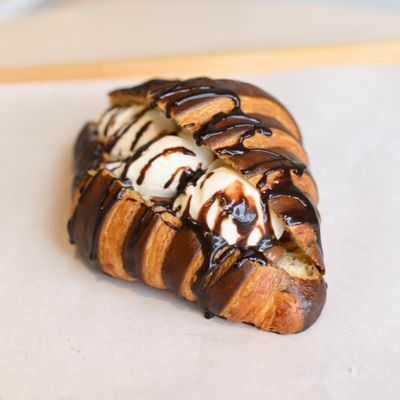 Croissant Ice Cream Large