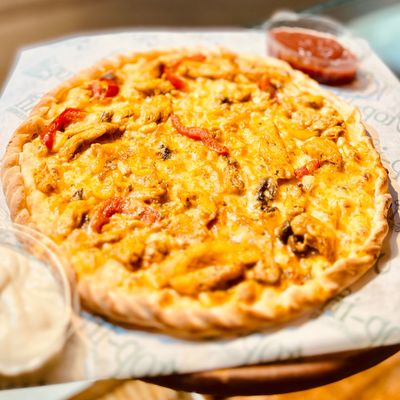 Fajita manoushe with a sprinkle of cheese