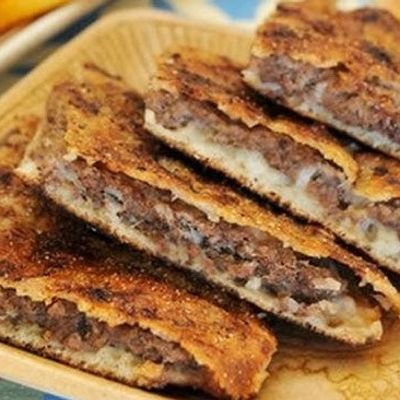 حواوشي بجبنة موزاريلا