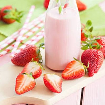 عصير فراولة طازج مع حليب