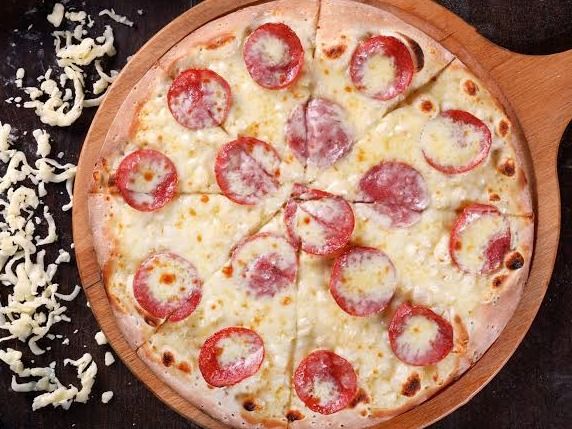 Salami Pizza