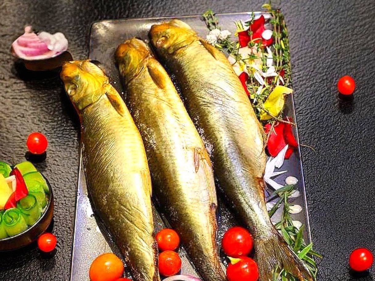 A kilo of lemon trees smoked herring