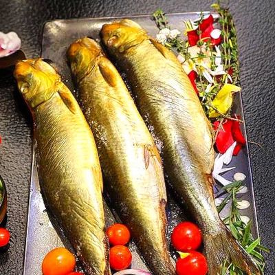 A kilo of lemon trees smoked herring