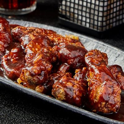 12 pieces of chicken wings with a side dish