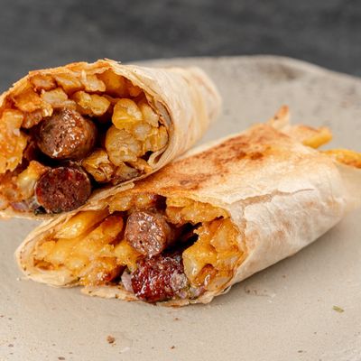Alexandrian sausage with Syrian bread and potatoes
