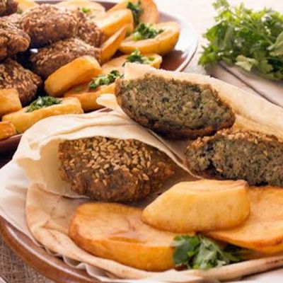 Potatoes with Taamia sandwich