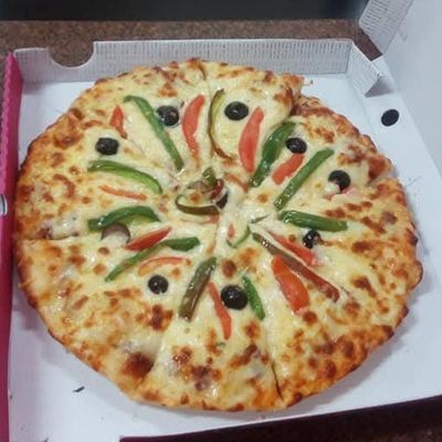 بيتزا بولونيز إيطالية