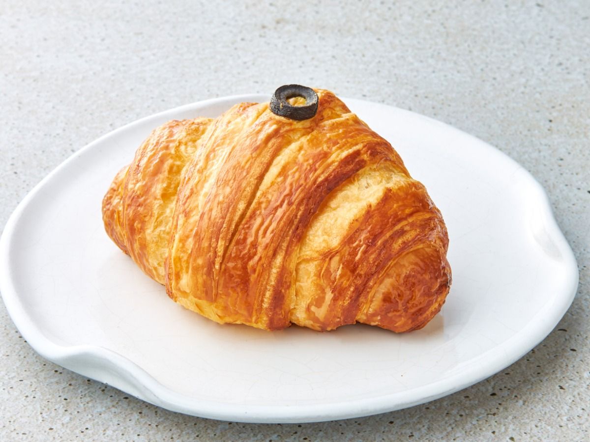 Cheese & Olives Croissant