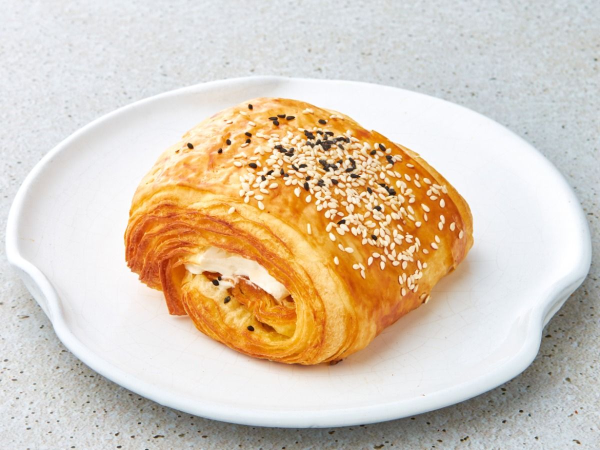 Labneh Zateer Pain
