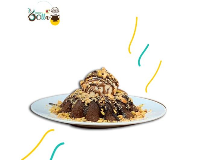Molten Cake Special Ice Cream And Nuts