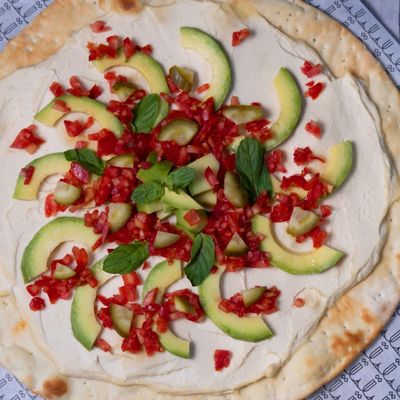 Hummus & Avocado Manou'cheh