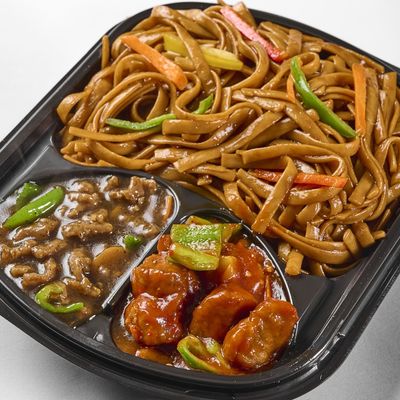 Noodles With Chicken Szechuan Item With Meat Black Pepper Sauce Item