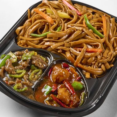 Noodles with Campao Chicken with Spicy Beef