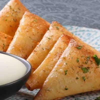 Cheese sambousek