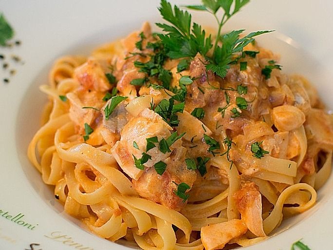 Tagliatelle Al Salmone