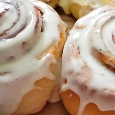 Classic Cinnabon Roll