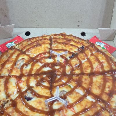 Italian Pizza With Chicken Marinated In Barbecue Sauce