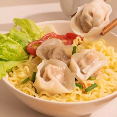 Wonton soup with ramen