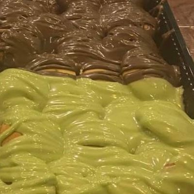 25 pieces of mini Nutella with pistachio