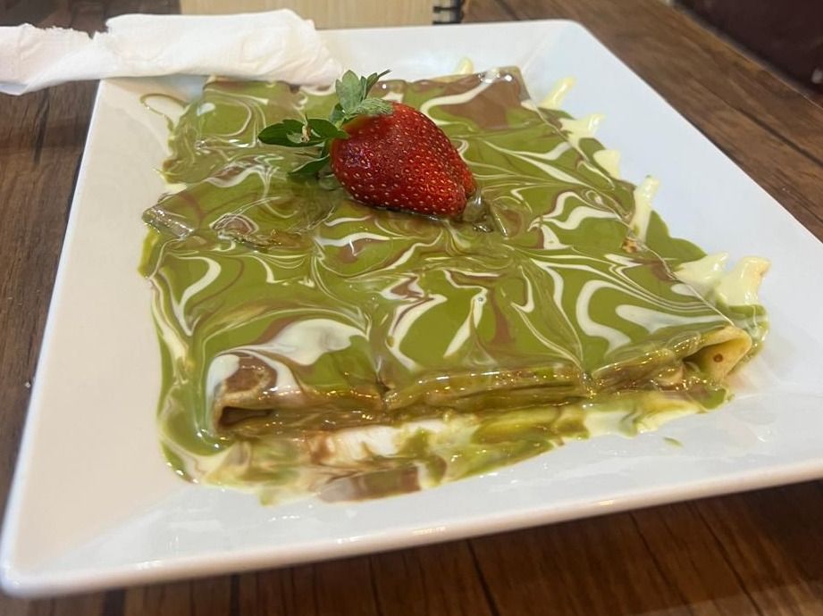 Pistachio crepe