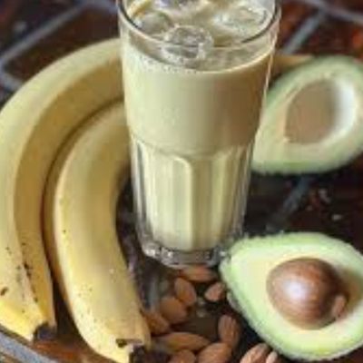 Avocado with Banana and Almonds