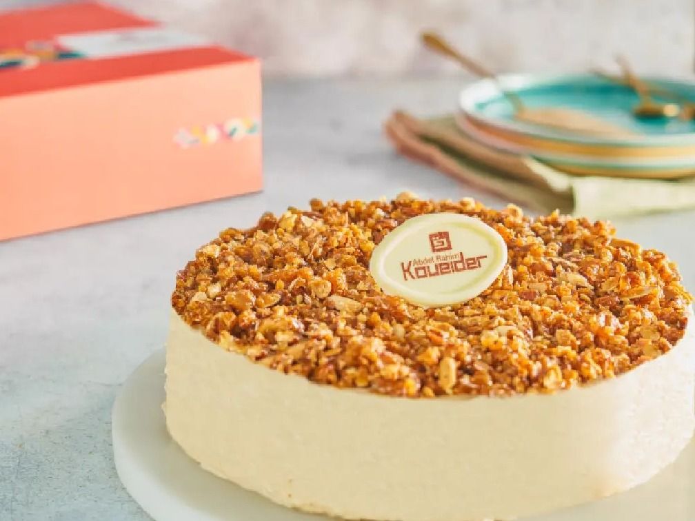 Salted caramel ice cream cake