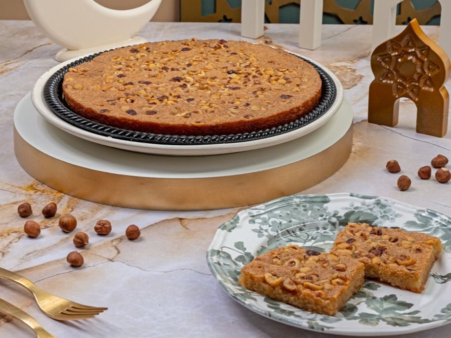 Basbousa With Hazelnuts Plate Large