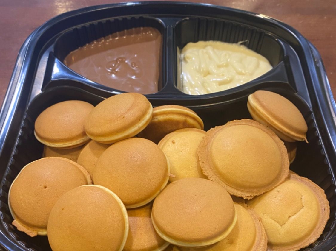 75 pieces mini pancakes with Nutella and white chocolate