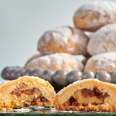 Kahk With Walnuts