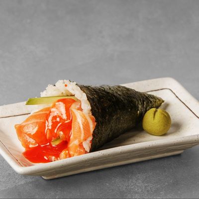 Spicy Salmon Temaki
