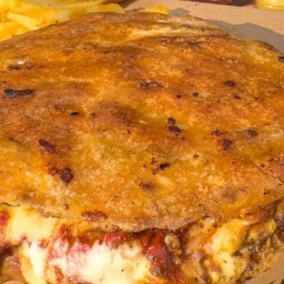 Hawawshi Kandouz With Meat Slices