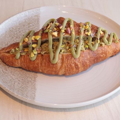 Croissant Kunafa Pistachio Large