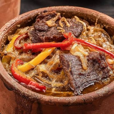 Meat tagine with onions