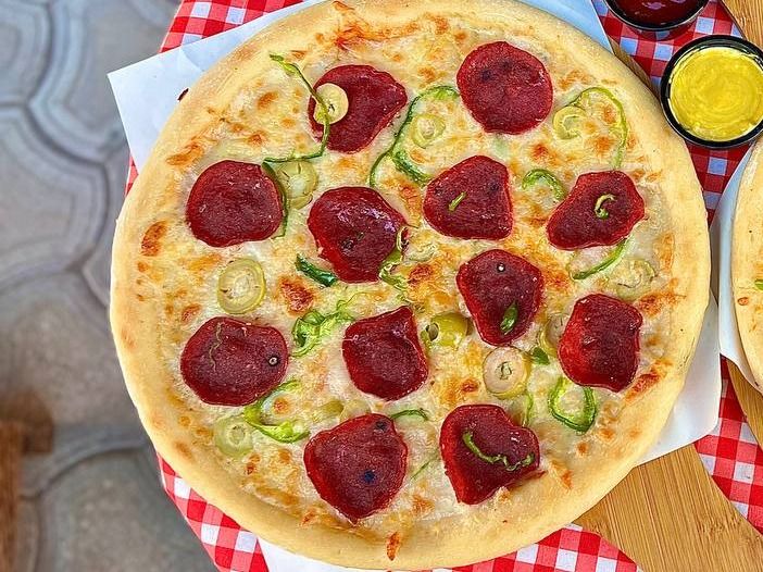 Salami Pizza