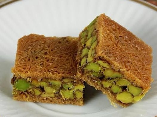 Red Crystal With Pistachio Extra