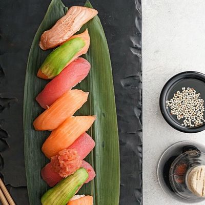 Nigiri Salmon Tataki