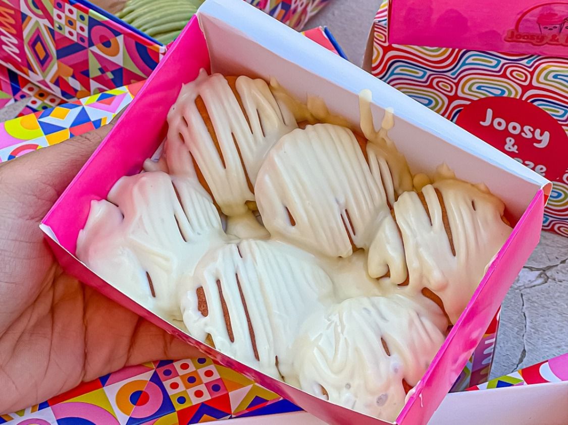 6 White Chocolate Mini Pancakes