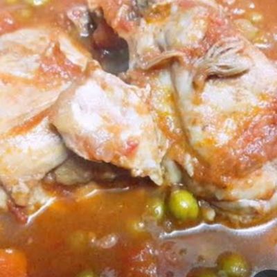 بازلاء مع جزر وبطاطس مع نصف دجاجة