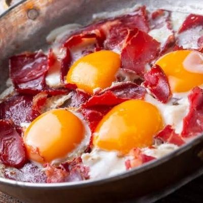 Omelette Pan With Pastrami, Ghee, Vegetables And Olives