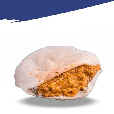 ساندويتش فول بالصلصة الحمراء