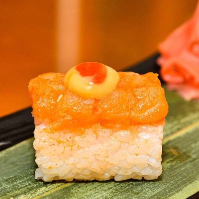 Spicy Salmon Oshi