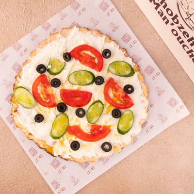 لبنة مع خضار مناقيش