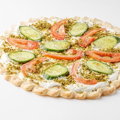 مناقيش لبنة وزعتر وخضروات